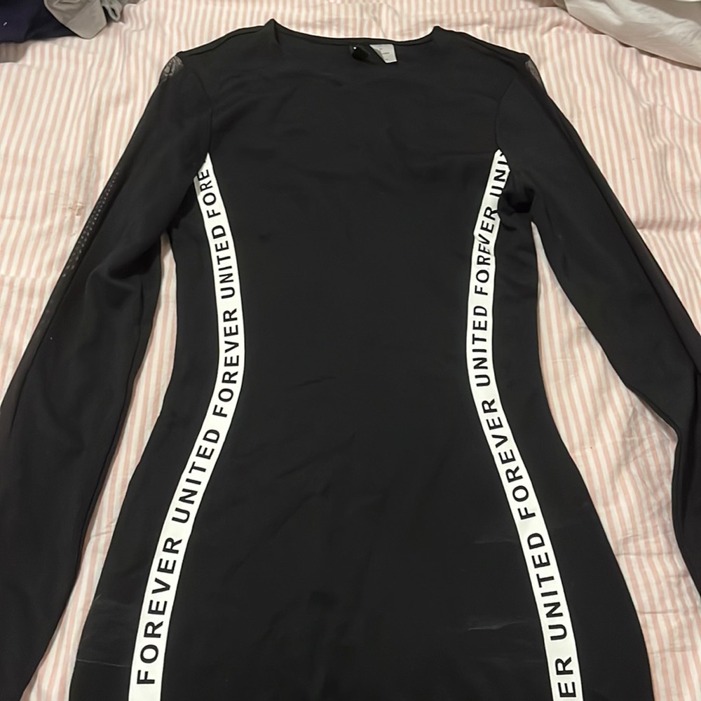 Fitted long sleeve midi dress 👗